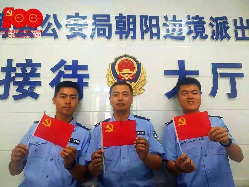 看着上甘岭遍地敌尸，8连4班提出了一个大胆想法，最终全员生还